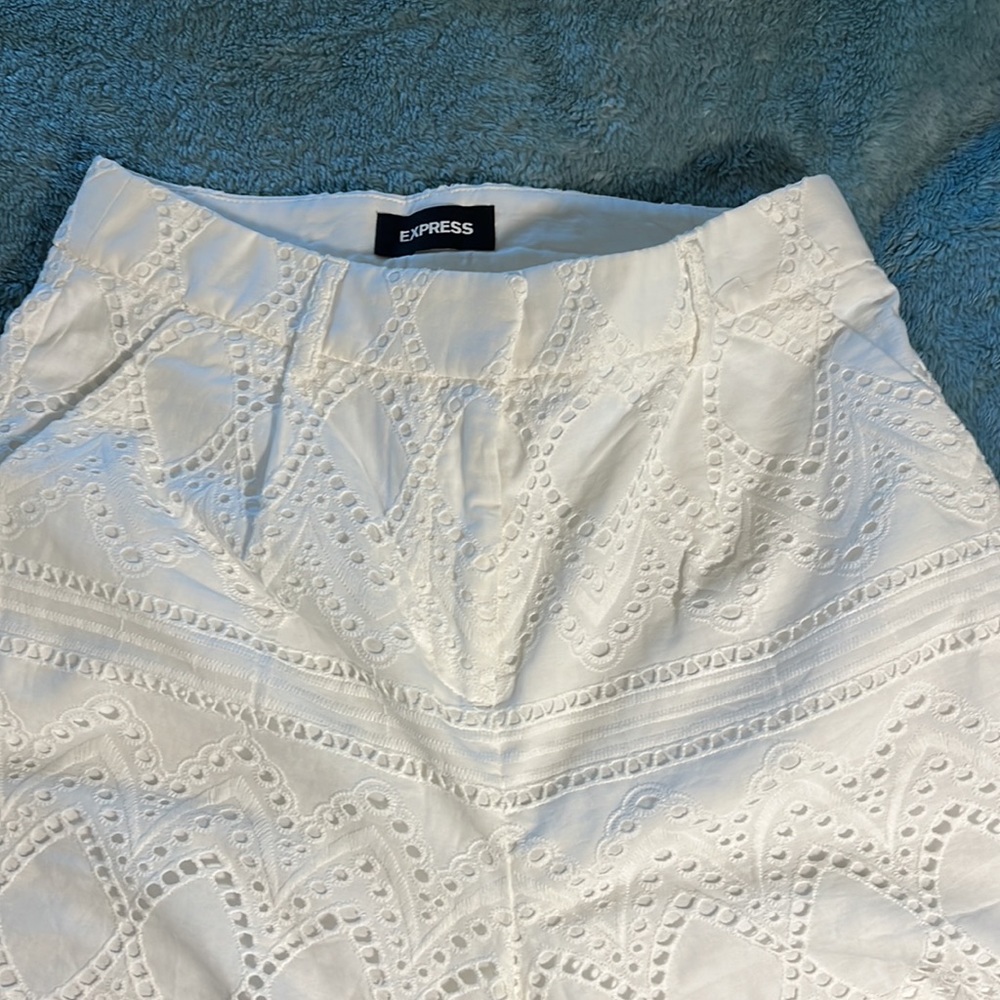 White Eyelet High Waisted Express Shorts Size 2 - Picture 2 of 11